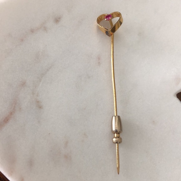 Vintage Jewelry - Vintage Heart Stick Pin With Pink Crystal
Gold Filled - Marked:1/20 12 K GF 295